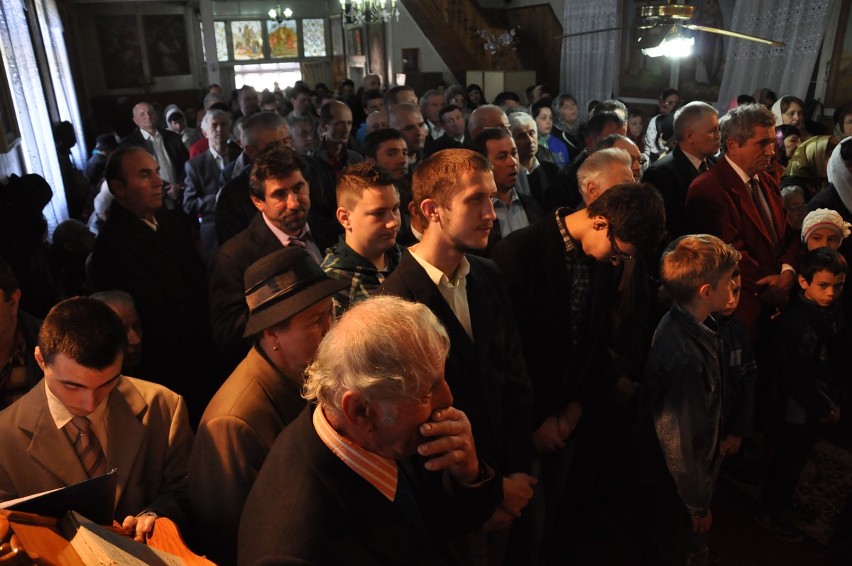 Liturghie arhierească la hramul catedralei din Fălticeni