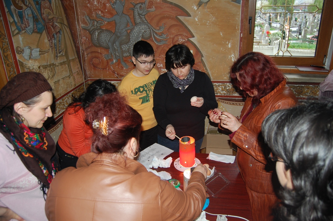 „Micii apostoli” au încondeiat ouă