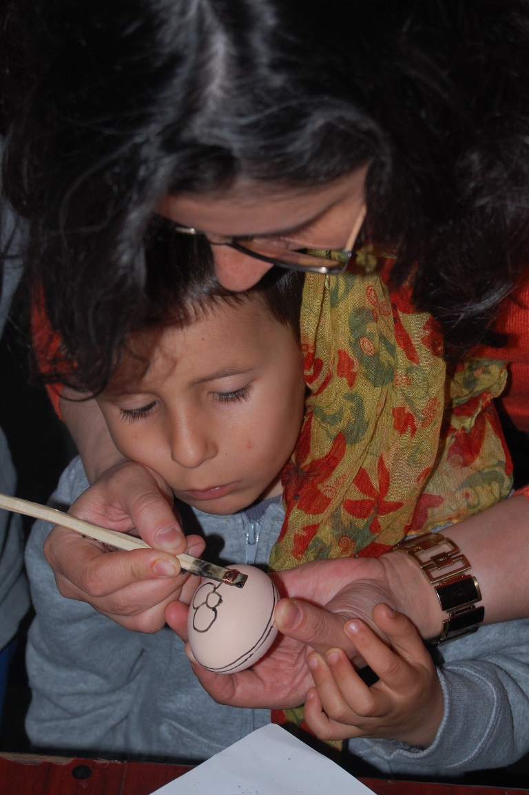 „Micii apostoli” au încondeiat ouă