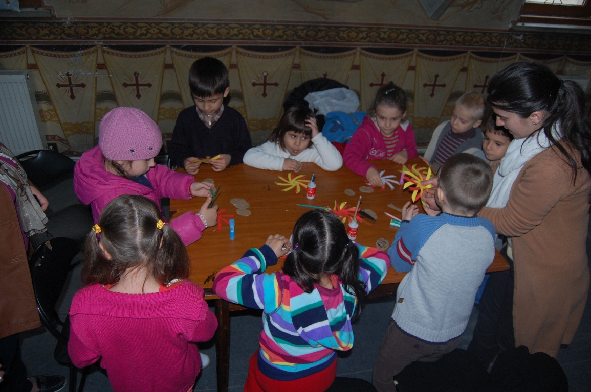 „Micii apostoli” au încondeiat ouă