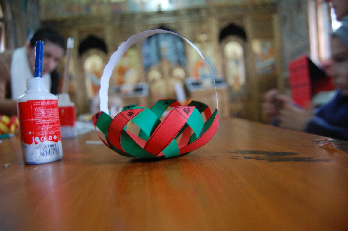 „Micii apostoli” au încondeiat ouă