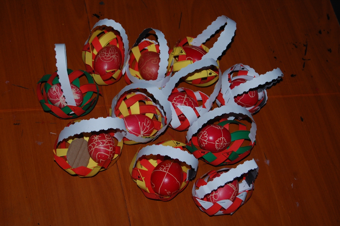 „Micii apostoli” au încondeiat ouă