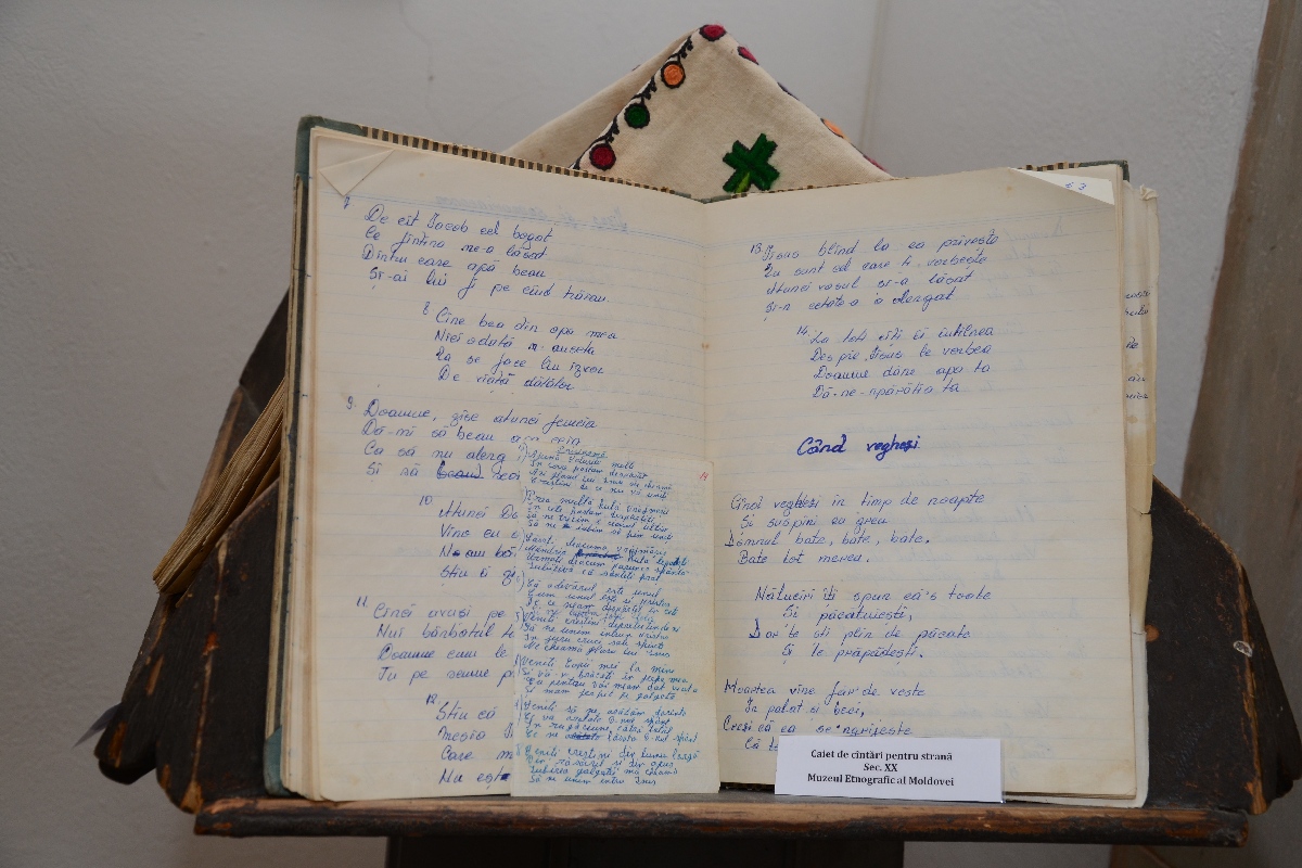 S-a deschis expoziţia pascală de la Mănăstirea „Sfinţii Trei Ierarhi“ (GALERIE FOTO)