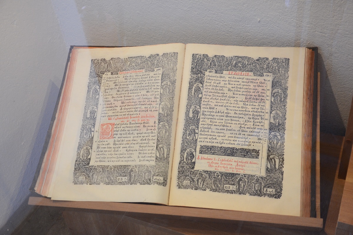 S-a deschis expoziţia pascală de la Mănăstirea „Sfinţii Trei Ierarhi“ (GALERIE FOTO)