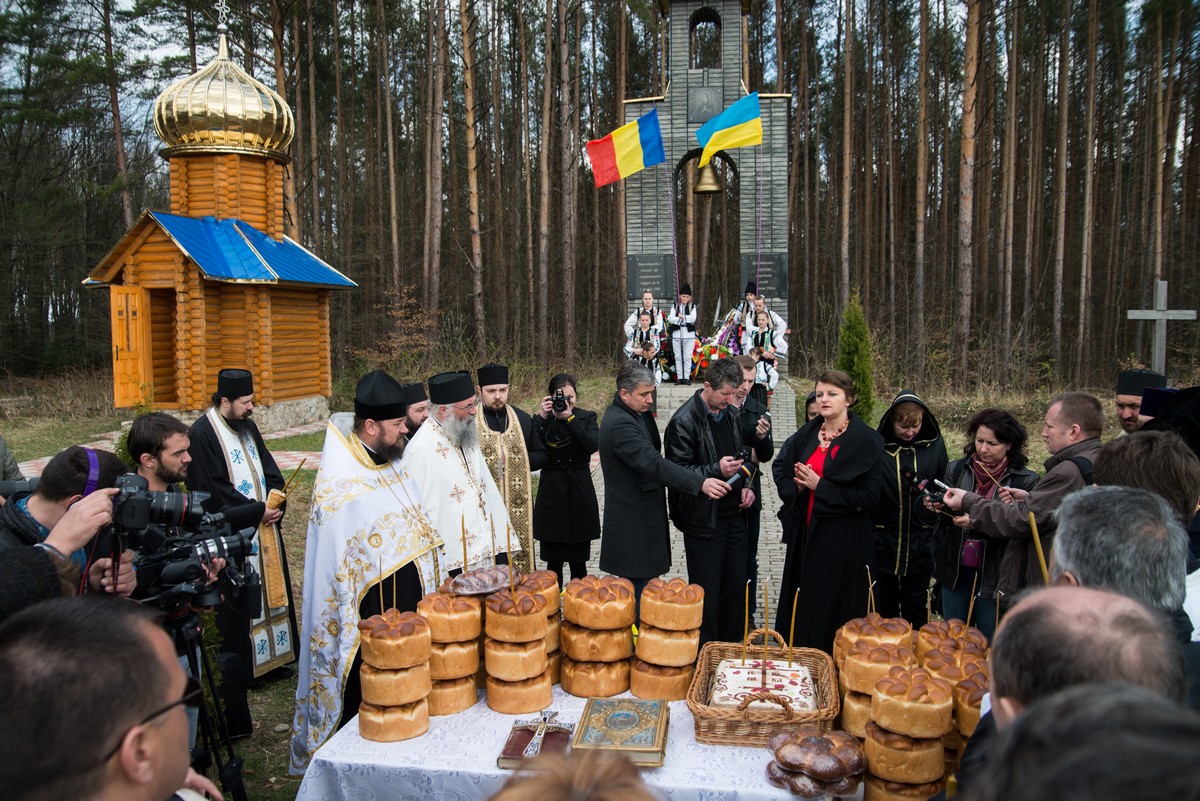 Comemorarea martirilor de la Fântâna Albă: „Fără aceste momente de demnitate naţională, noi nu existăm“ Comemorarea martirilor de la Fântâna Albă: „Fără aceste momente de demnitate naţională, noi nu existăm“