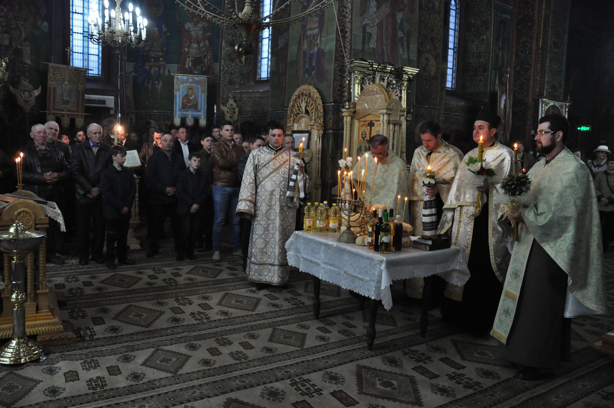 „Sfinţii alcătuiesc coroana de aur a Bisericii noastre“