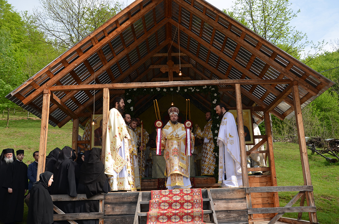 Mănăstirea Izbuc şi-a sărbătorit hramul