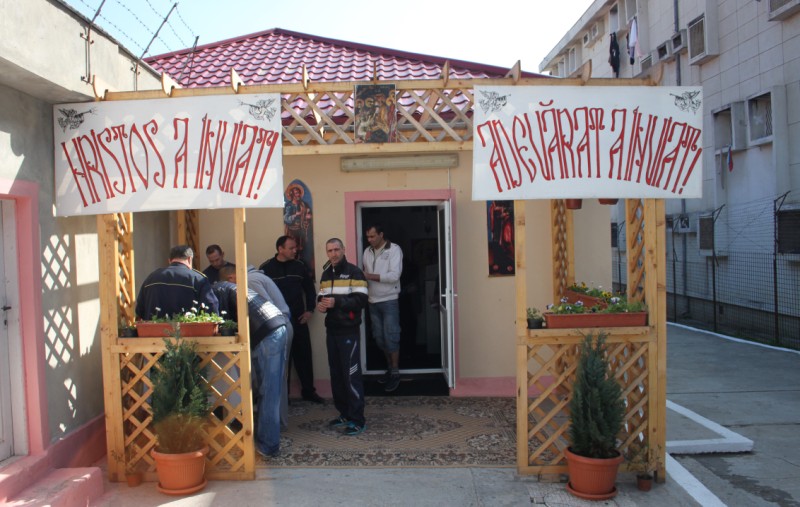 Tradiţionala vizită chiriarhală de Înviere la Penitenciarul din Galaţi