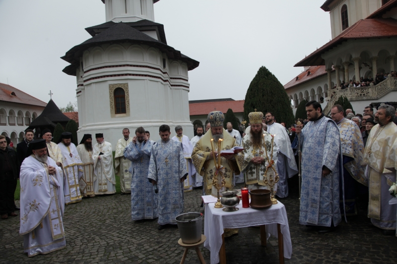 Mănăstirea &quot;Brâncoveanu&quot; de la Sâmbăta de Sus, în zi de hram