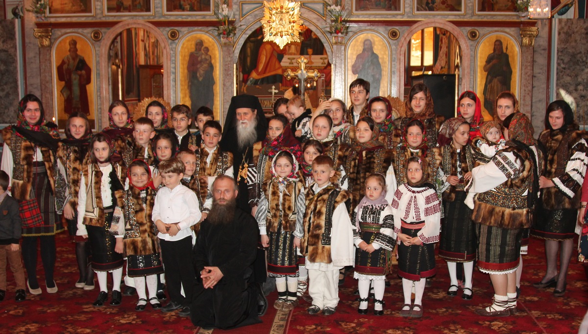 Slujbă arhierească la Câmpulung Moldovenesc Slujbă arhierească la Câmpulung Moldovenesc