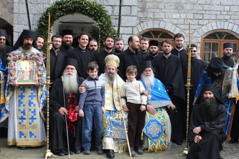 Hram la una dintre dintre cele mai vechi vetre monastice athonite româneşti