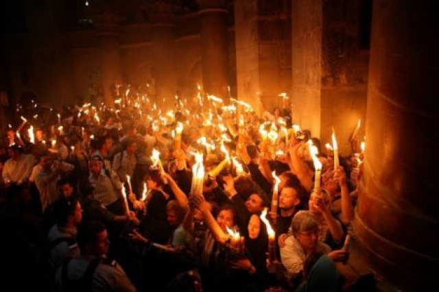 Lumina Sfântă de la Ierusalim va ajunge în România în jurul orei 19:00