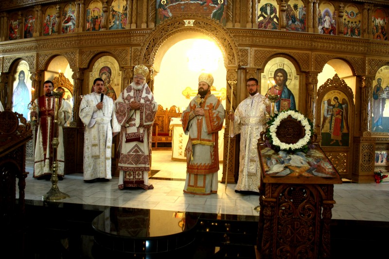Doi ierarhi au slujit ieri în cel mai mare lăcaş de cult din cuprinsul Eparhiei Argeşului şi Muscelului