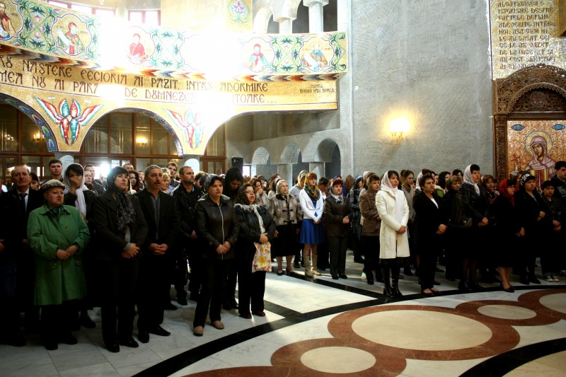 Doi ierarhi au slujit ieri în cel mai mare lăcaş de cult din cuprinsul Eparhiei Argeşului şi Muscelului