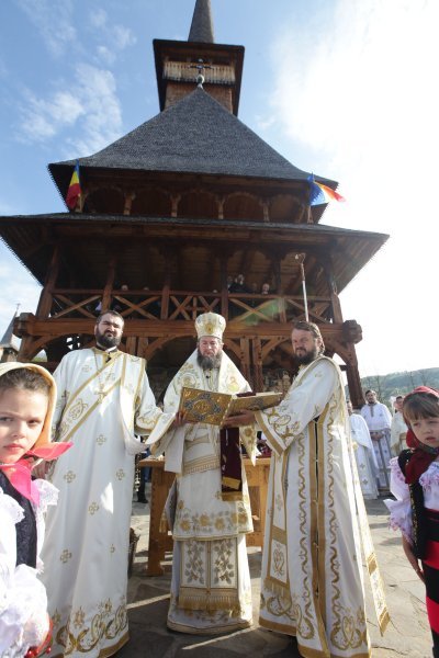 Sfinţire de biserică în Maramureş