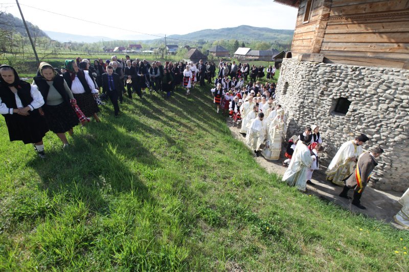 Sfinţire de biserică în Maramureş