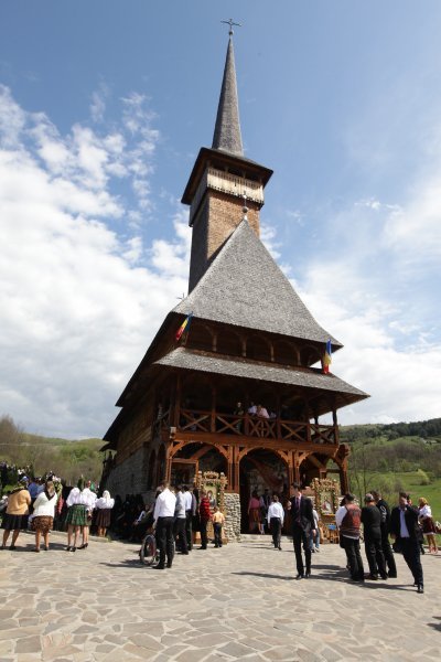 Sfinţire de biserică în Maramureş