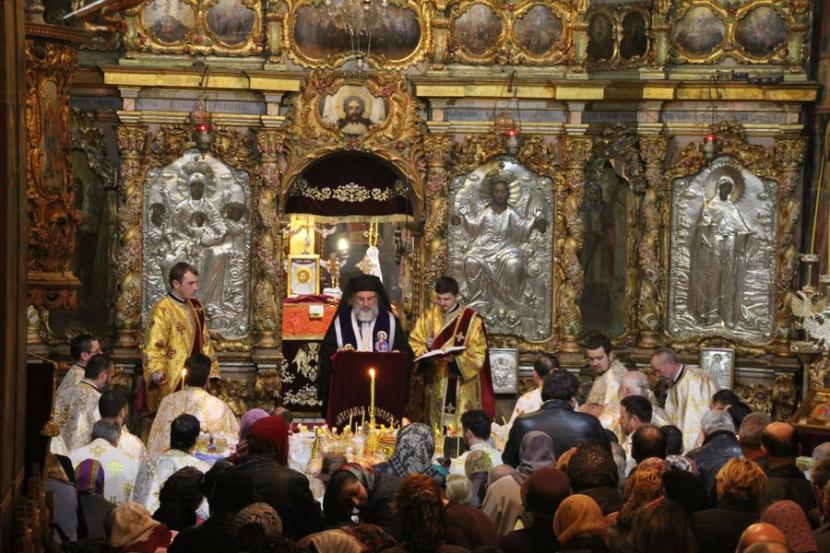Slujbă arhierească la catedrala din Roman