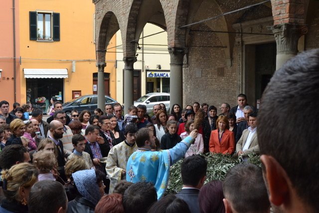 Curs etnografic de încondeiat ouă, în Italia