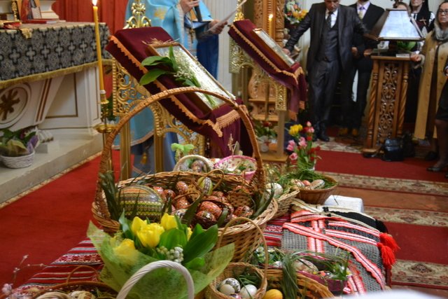 Curs etnografic de încondeiat ouă, în Italia