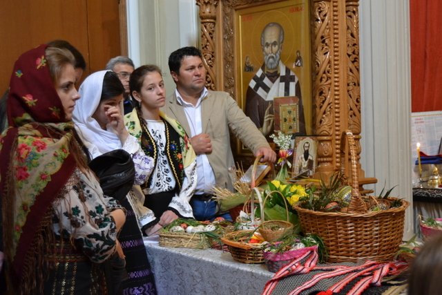 Curs etnografic de încondeiat ouă, în Italia