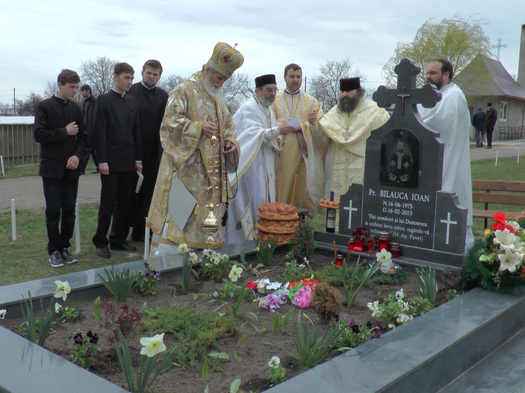 Liturghie arhierească în Parohia Mitocu Dragomirnei 2
