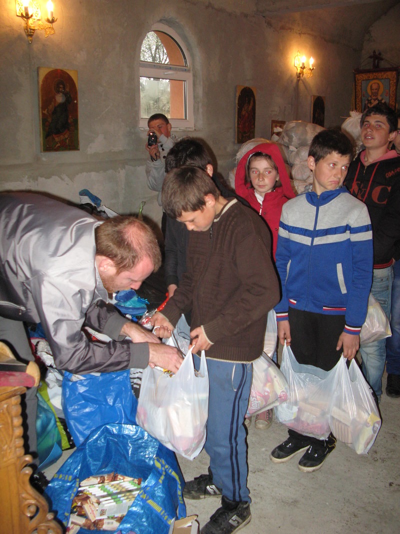 Acţiune umanitară pentru 50 de familii nevoiaşe din Buruieneşti