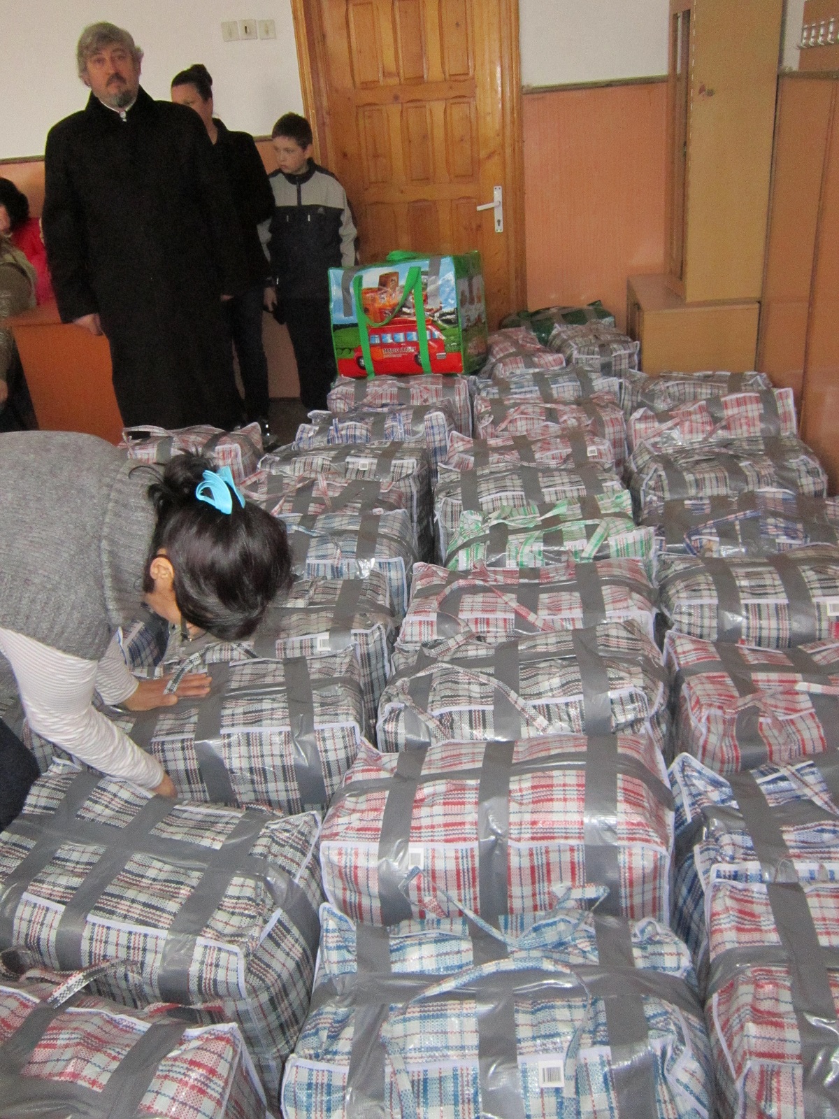 Daruri pentru elevii nevoiaşi de la Şcoala „Ion Ghica“ din Iaşi