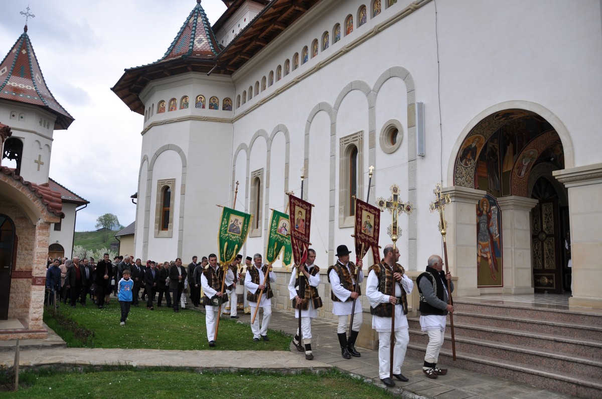 Izvorul Tămăduirii la poalele Rarăului
