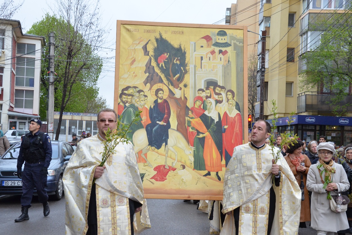 Procesiune de Florii la Iaşi: „Simţi deja momentul Învierii“