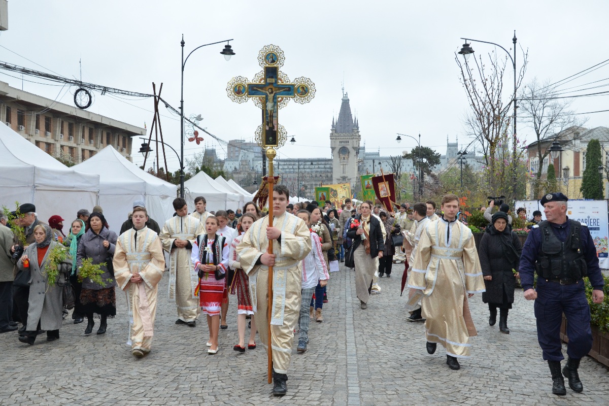 Procesiune de Florii la Iaşi: „Simţi deja momentul Învierii“