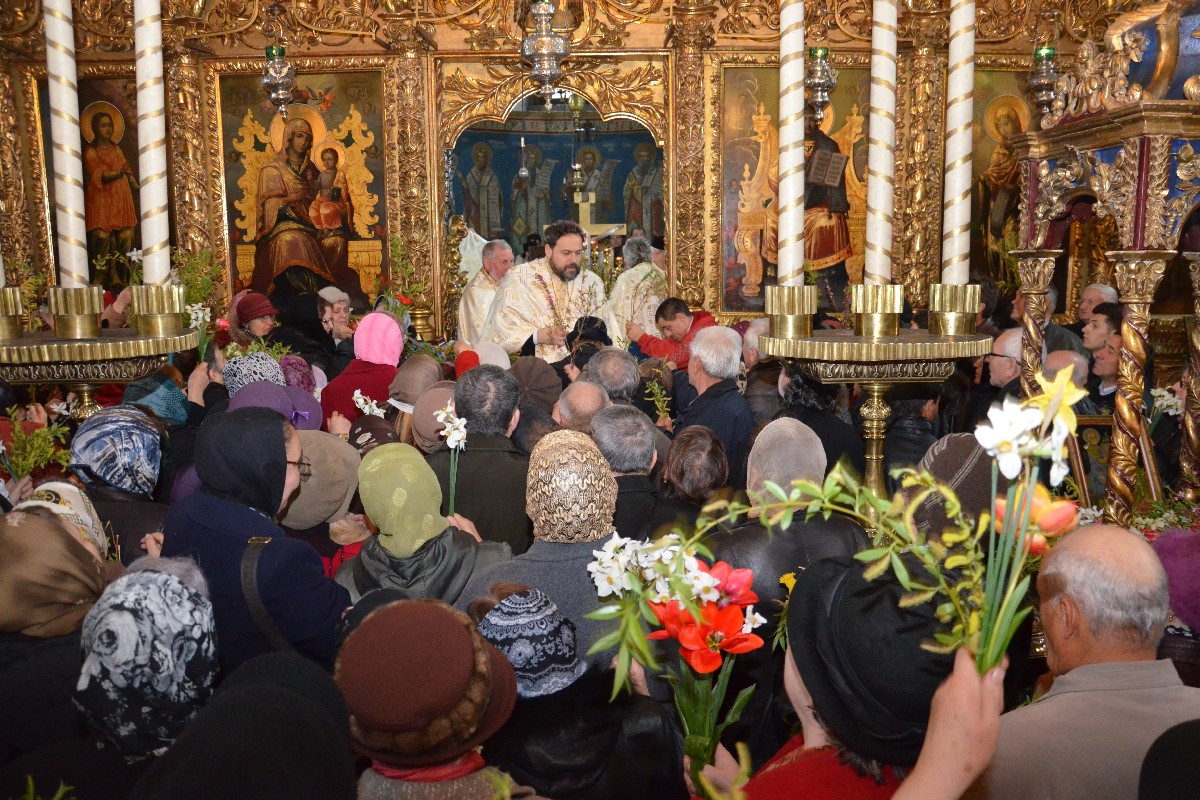 Procesiune de Florii la Iaşi: „Simţi deja momentul Învierii“