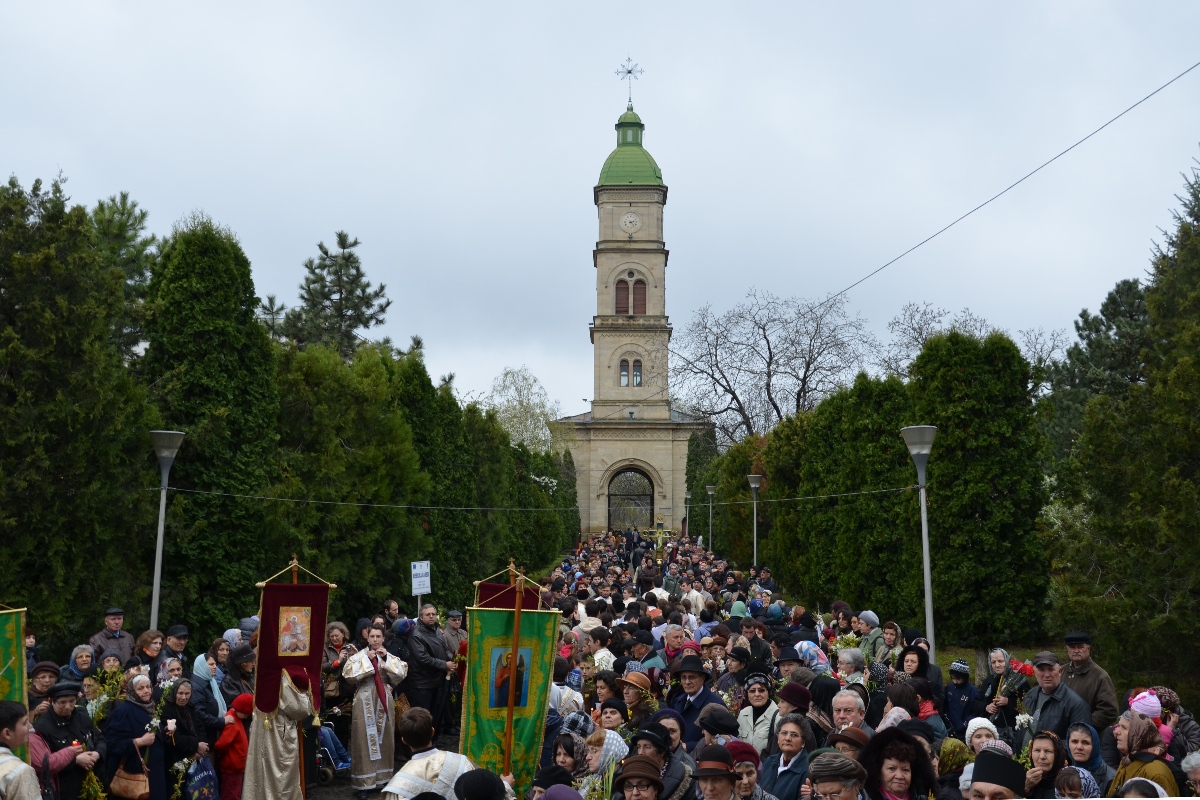 Procesiune de Florii la Iaşi: „Simţi deja momentul Învierii“