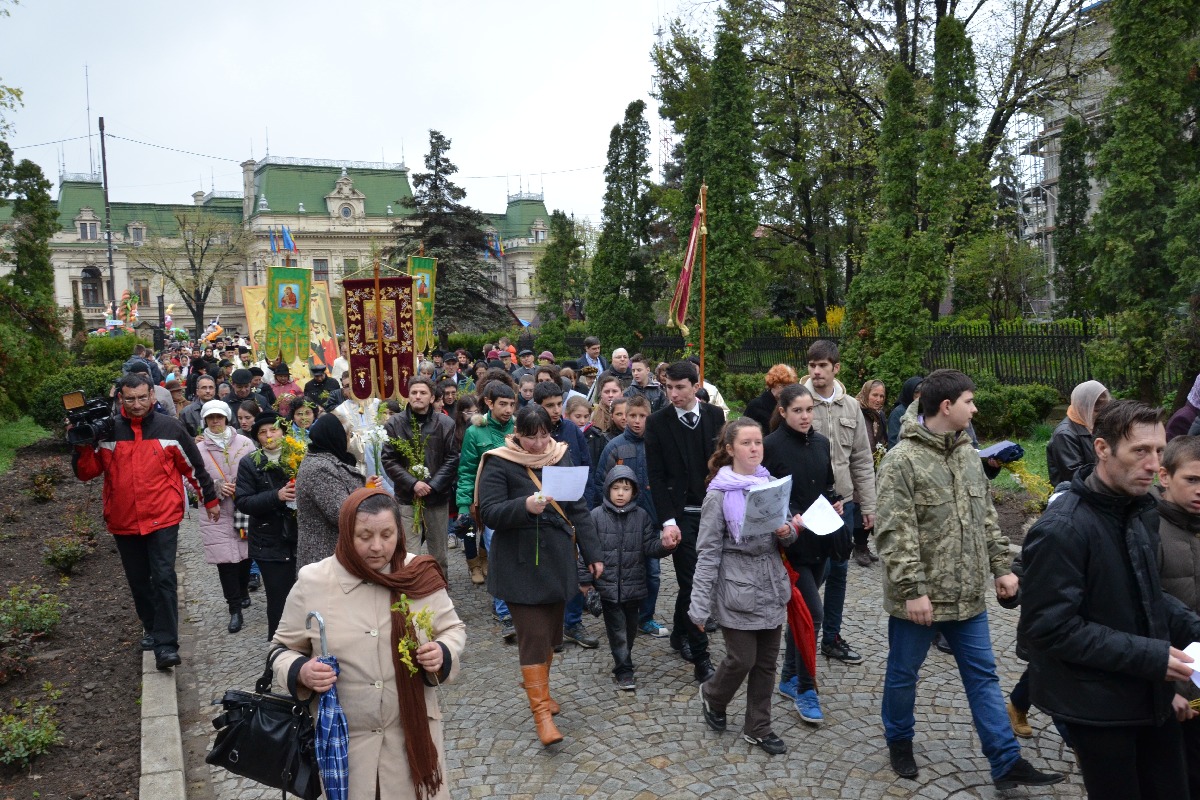 Procesiune de Florii la Iaşi: „Simţi deja momentul Învierii“