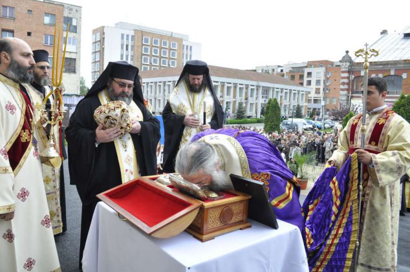 Sobor impresionant de arhierei la Hramul Catedralei din Drobeta Turnu Severin