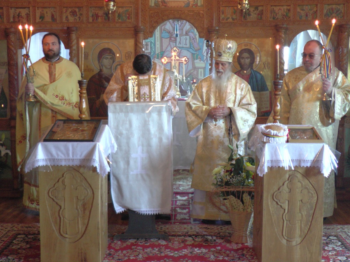 Slujbă arhierească la Căminul de Bătrâni din Suceava Slujbă arhierească la Căminul de Bătrâni din Suceava