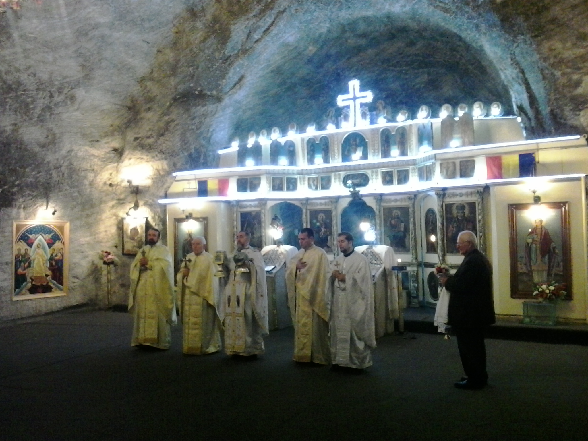 Sfântă Liturghie săvârşită la 240 de metri sub pământ