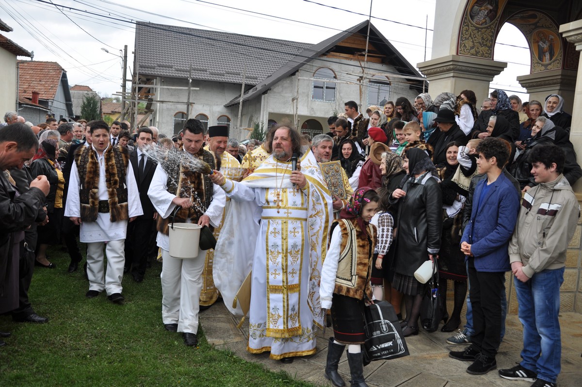 Izvorul Tămăduirii la poalele Rarăului