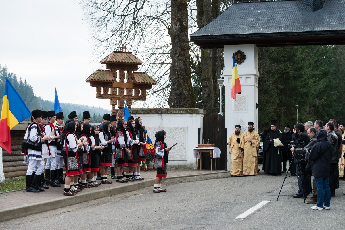 Comemorarea martirilor de la Fântâna Albă: „Fără aceste momente de demnitate naţională, noi nu existăm“