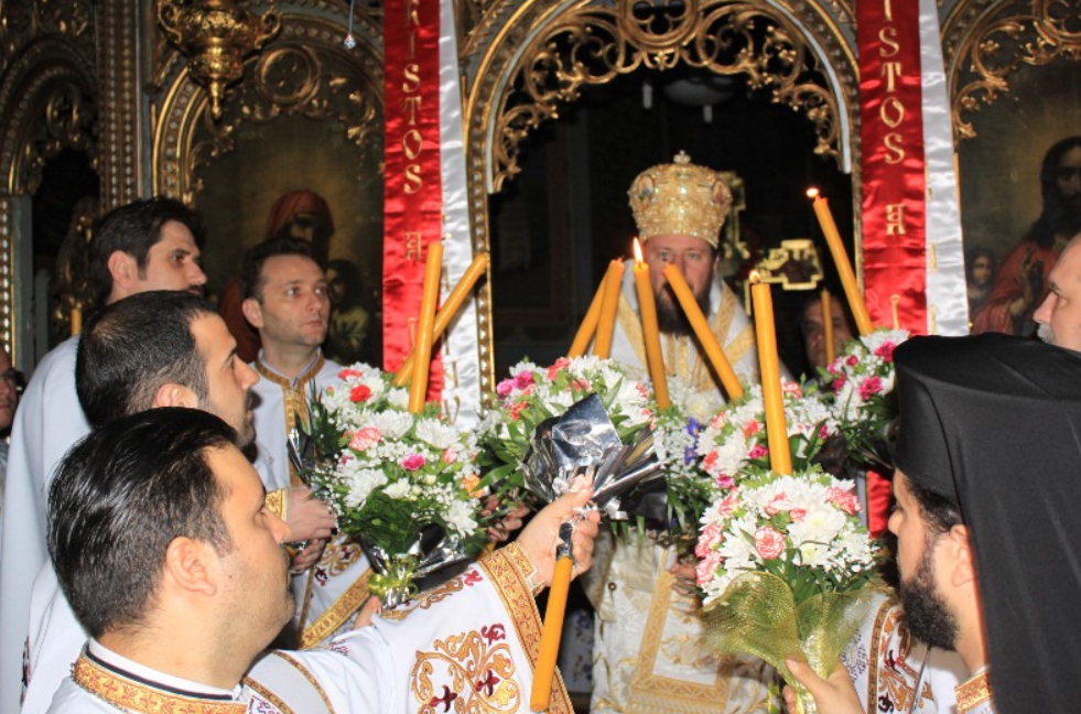 Sfânta Lumină a fost adusă şi în Arhiepiscopia Râmnicului