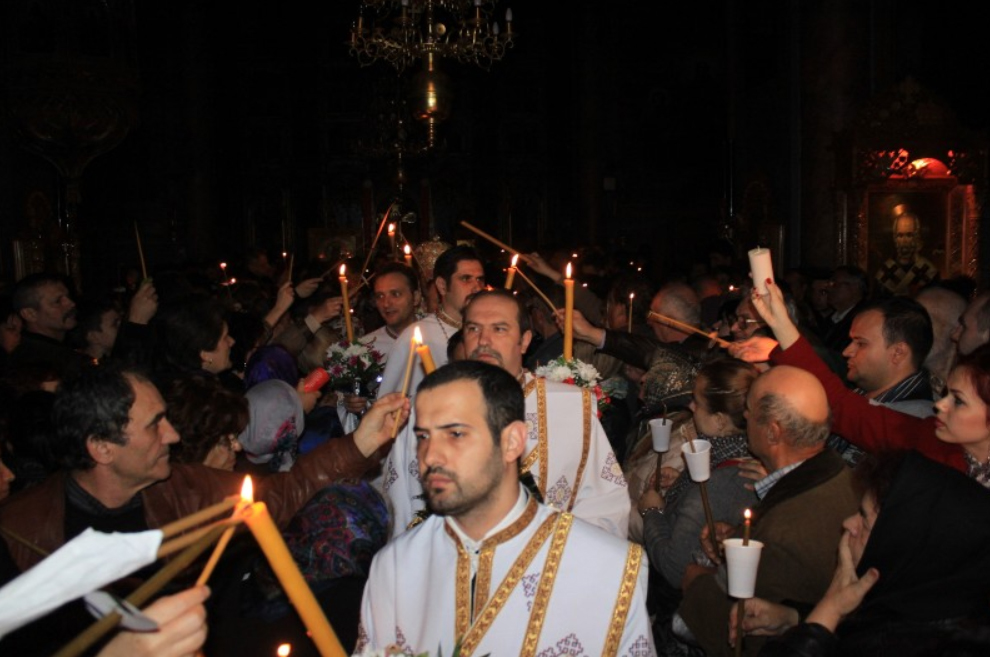 Sfânta Lumină a fost adusă şi în Arhiepiscopia Râmnicului