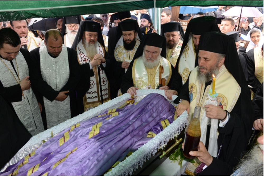 Înaltpreasfinţitul Părinte Arhiepiscop Gherasim Cristea a fost înmormântat la Râmnicu Vâlcea