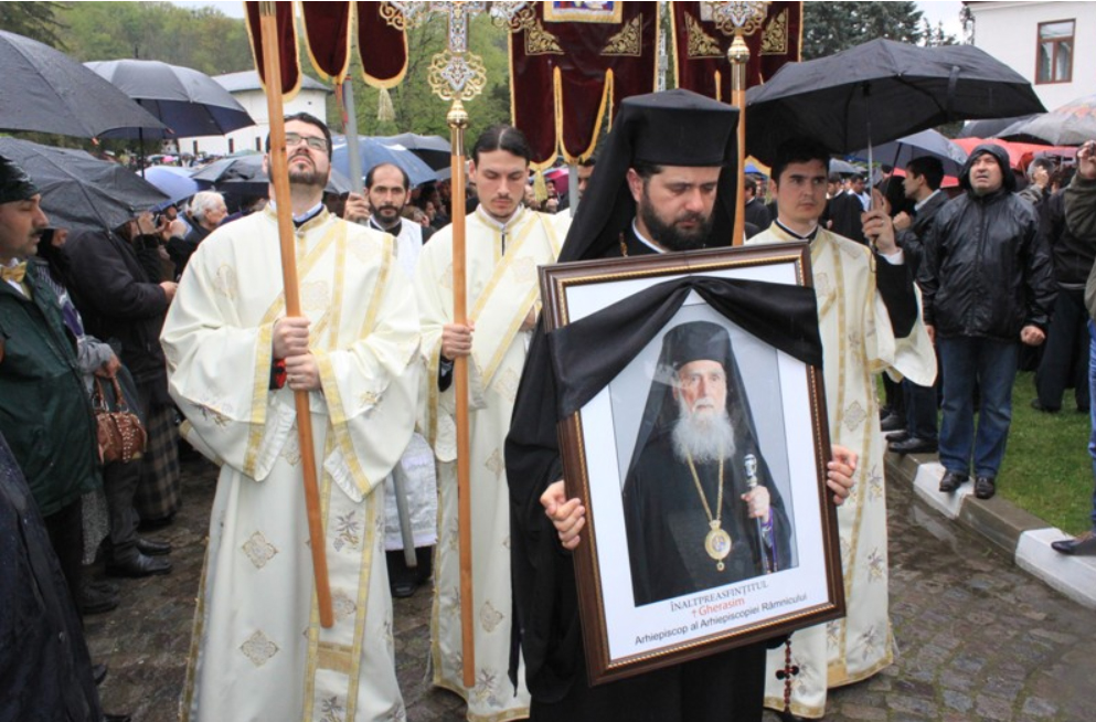 Înaltpreasfinţitul Părinte Arhiepiscop Gherasim Cristea a fost înmormântat la Râmnicu Vâlcea
