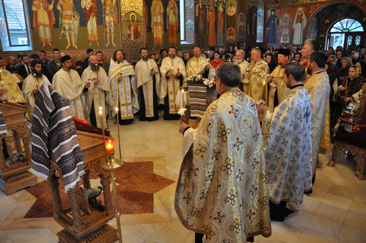Izvorul Tămăduirii la poalele Rarăului