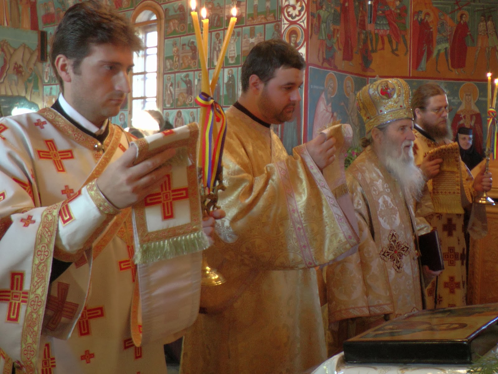 Sărbătoare la Mănăstirea Voroneţ Sărbătoare la Mănăstirea Voroneţ