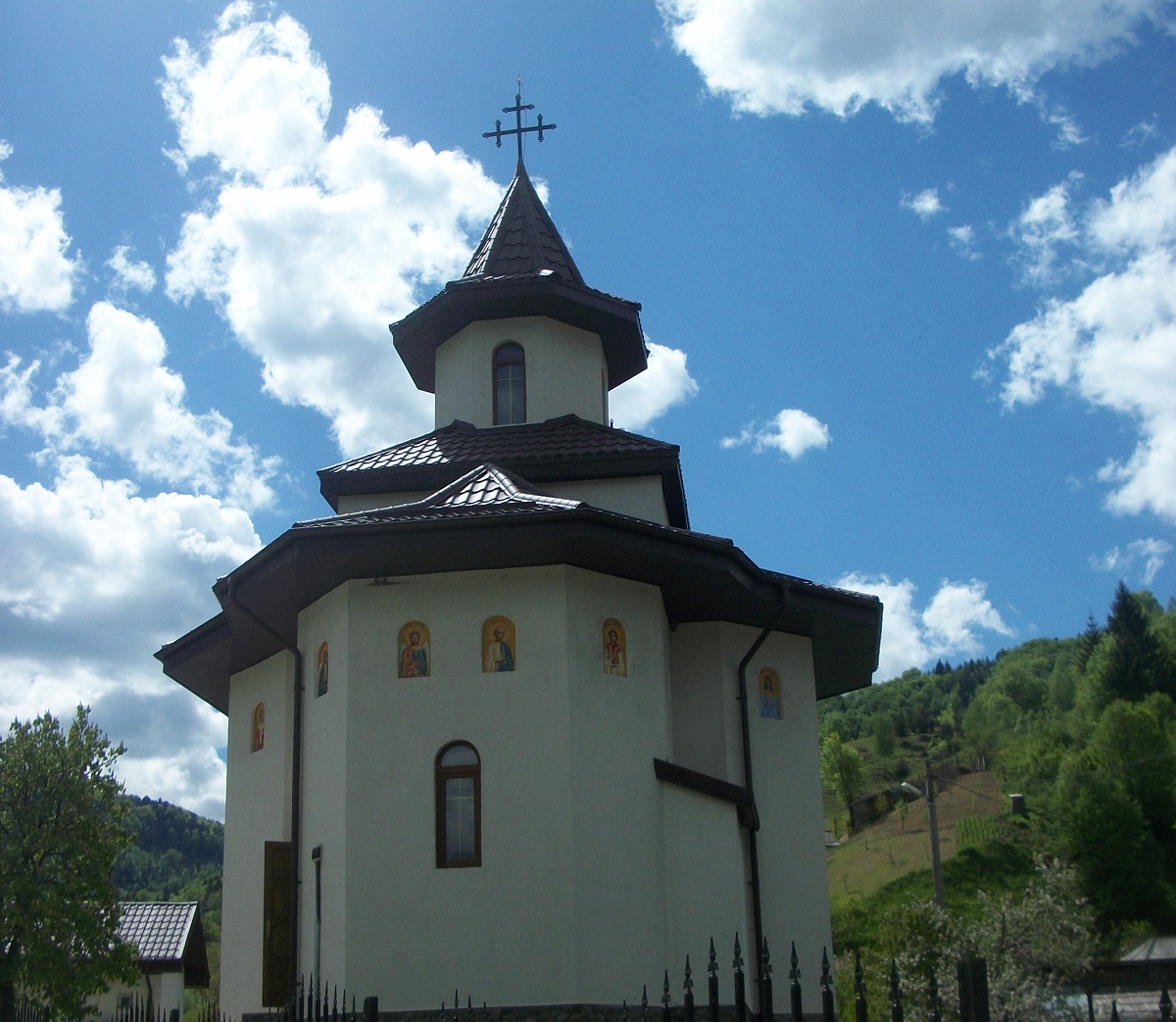 PS Ioachim Băcăuanul va sfinţi biserica Parohiei Zemeş