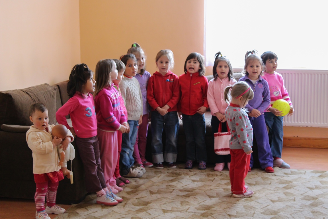 Parteneriat duhovnicesc pentru o familie cu 126 de copii