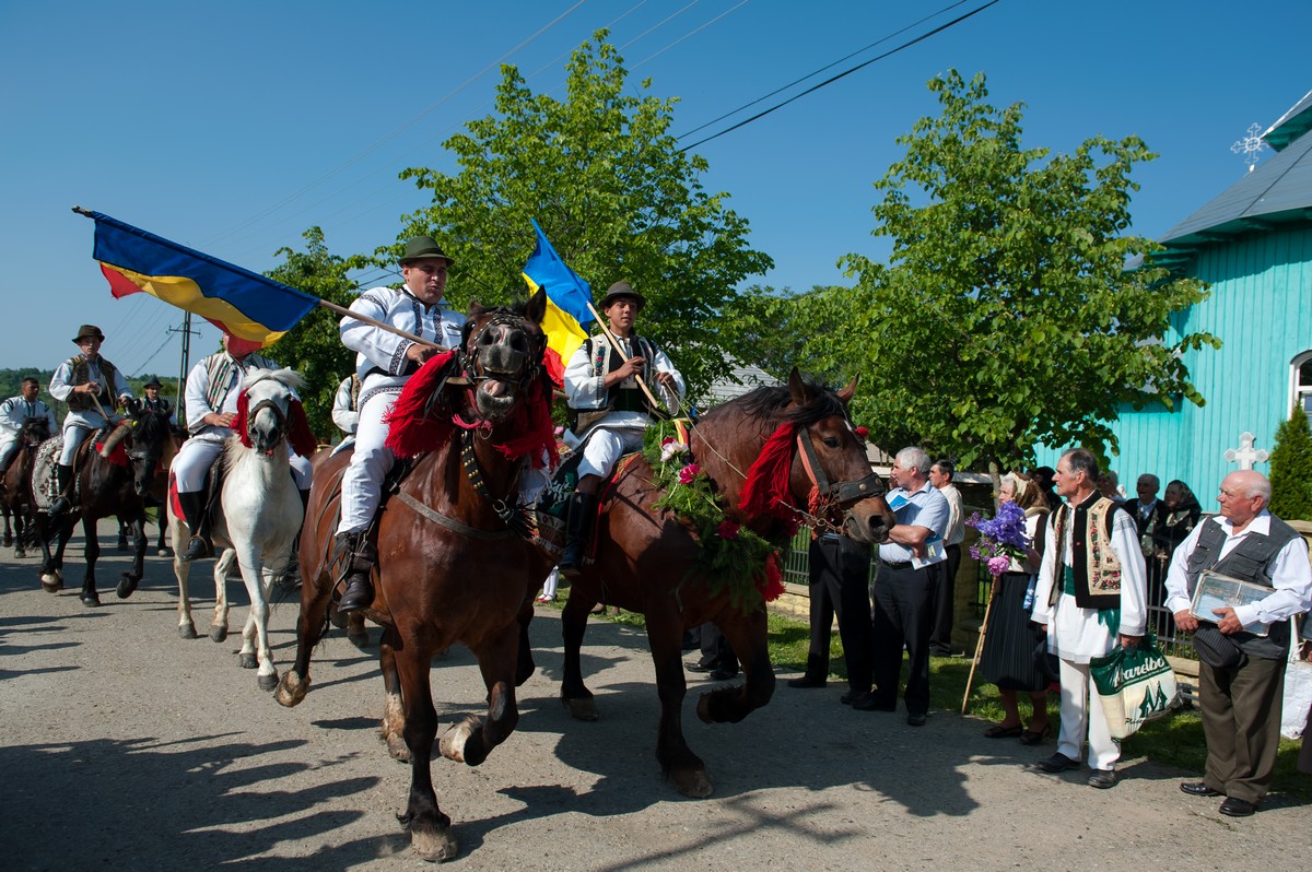 Binecuvântare arhierească în Parohia Bogdăneşti 1