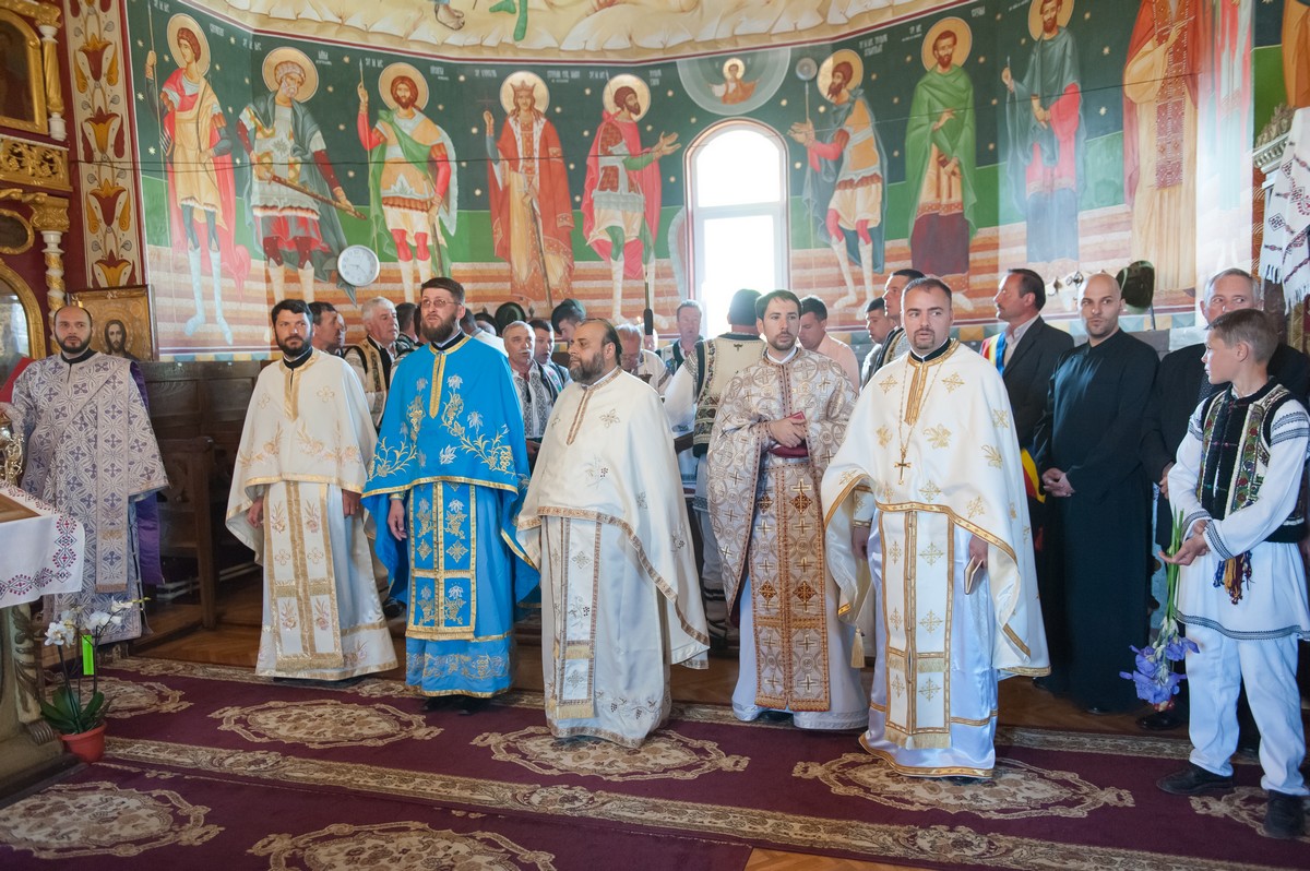 Binecuvântare arhierească în Parohia Bogdăneşti 1