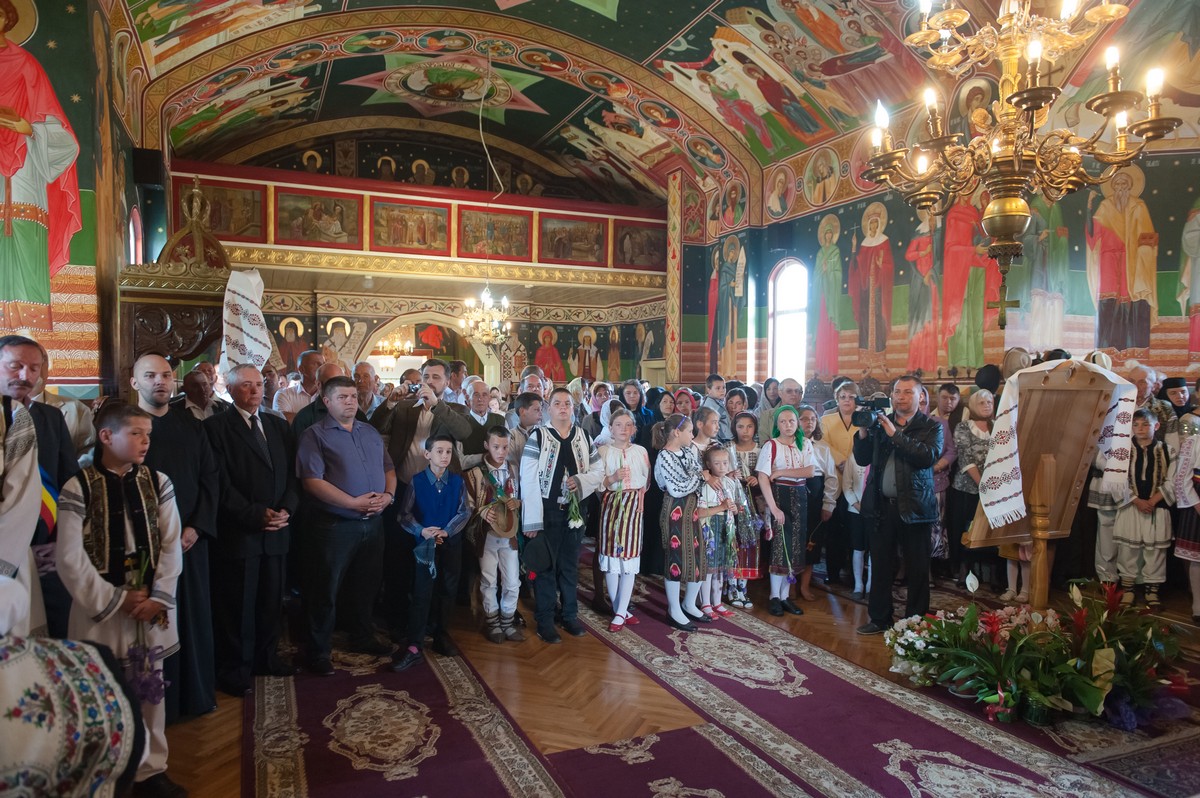 Binecuvântare arhierească în Parohia Bogdăneşti 1